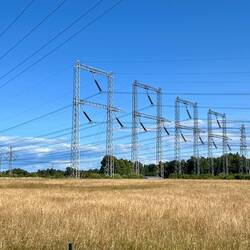 Schönste Landschaft, aber Leben unter Strom hier.
