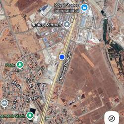 Auf der Google Maps-Karte erkennt man den Ausmaß des Marmor-Abbaus