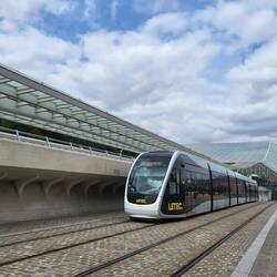Der futuristische Bahnhof.