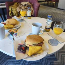 Frühstück in der Lounge