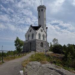 Der imposante Turm