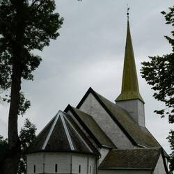 Alstadhaug kirke