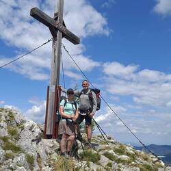 Und ein Gipfelkreuz auf dem Plattenstein (1154 m)