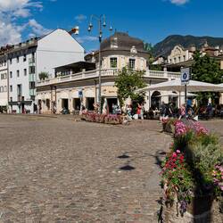 Loacker in Piazza Walther — Bolzano, Italy.