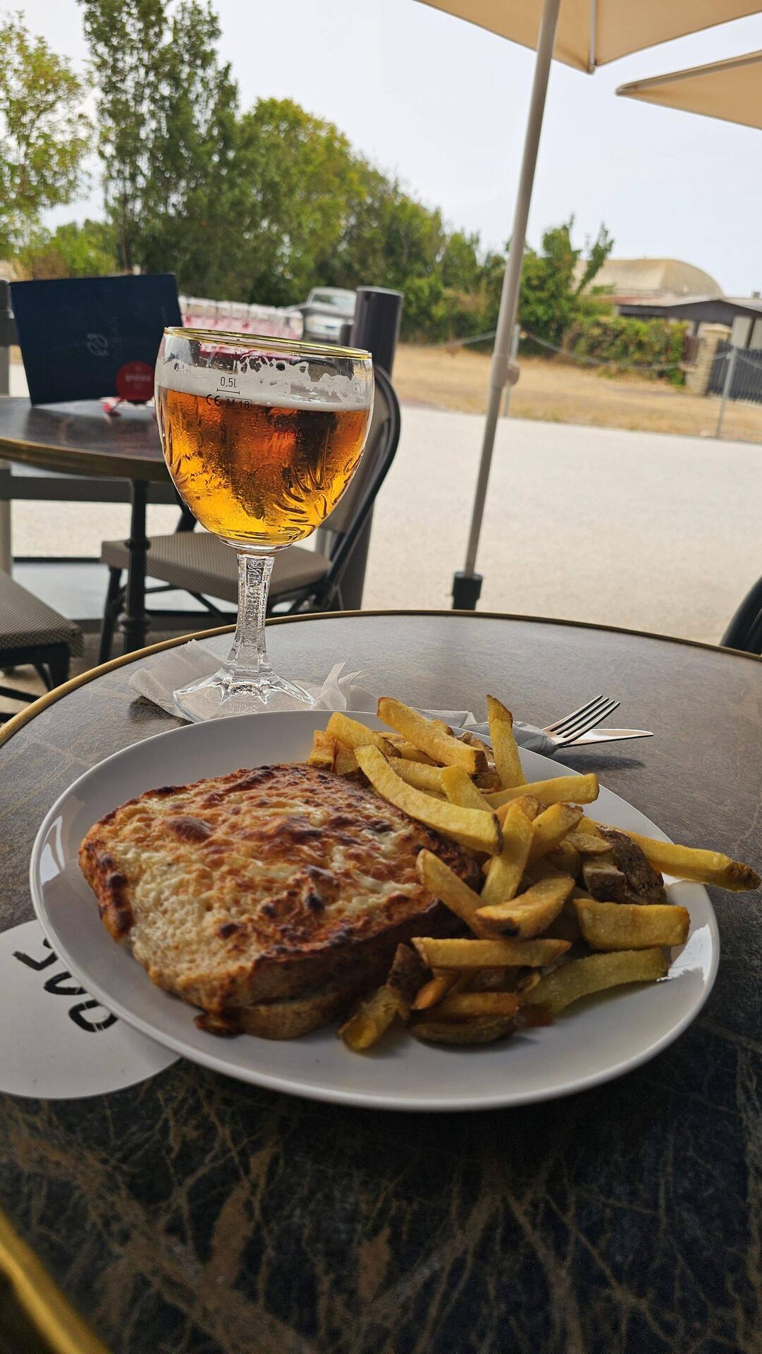 Croque-monsiur ala maison (c'est avec frites) et Grimberger