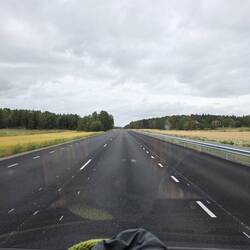 Laaaaaannnge Straßen auf denen ein striktes Speedlimit gibt und auch von fast allen eingehalten wird
