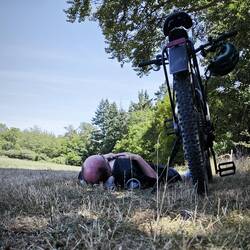 Pause zwischendurch - man beachte das Kopfkissen.