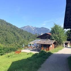 Heimatgefühle - vorbei an der Kaiserschmarrnalm mit Blick auf den Kramer