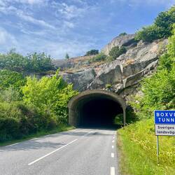 Der älteste Strassentunnel Schwedens. Ich fands irgendwie lustig, dass das Baujahr nicht dransteht.