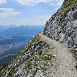 Am Hang entlang oberhalb von Insbruck