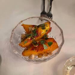 Peach with spicy vinaigrette and peanuts