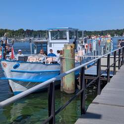 Unser Schiff am Anleger am kleinen Wannsee