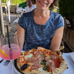 Im Angebot: Pizza und Sarti Spritz
