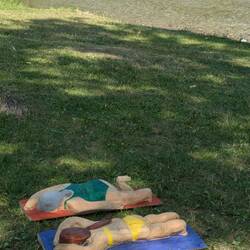 Sonnenbaden an der Isar.