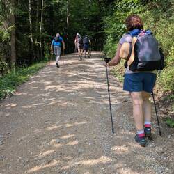 Heute treffen wir endlich noch mehr Wanderer. Auch ein paar verrückte, die den Berg hoch rennen.