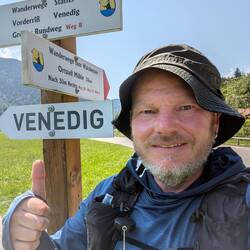 Der erste Wegweiser nach "Venedig".