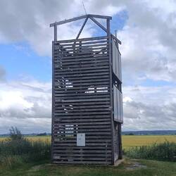 Aussichts- und Vogelbeobachtungsturm.