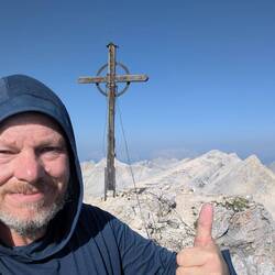 Nach langen Strapazen habe ich die Birkkarspitze (2749 m) bezwungen.