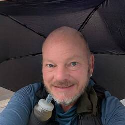 Nach dem starken Regen in der Nacht bin ich froh, dass es nur leicht regnet.