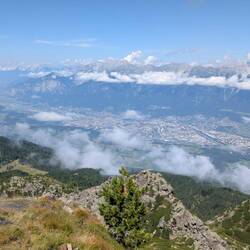 Das Inntal mit Innsbruck und Nordkette.