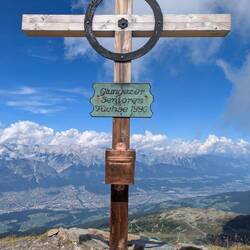 Das Kreuz vor der Nordkette.