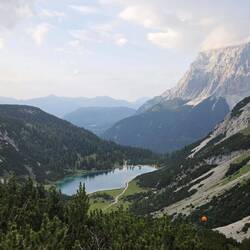 Hüttenausblick zur Zugspitze und Seebensee