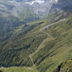 Jetzt ist auch der Olperer zu sehen. Links: Gefrorene Wandspitze. Rechts: Olperer.