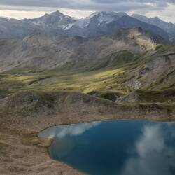 Der Hintertuxer Gletscher kommt immer näher. Der Olperer versteckt sich noch in den Wolken.