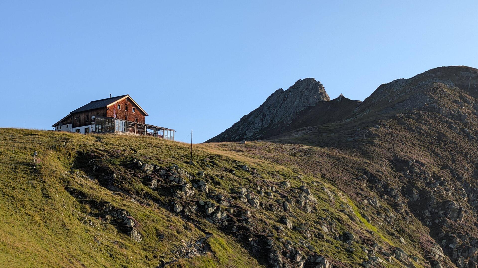 Das Tuxerjoch Haus mit bestem Ausblick.
