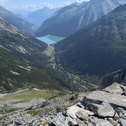 Blick auf den Zamser Grund und auf den Schlegeisspeicher.