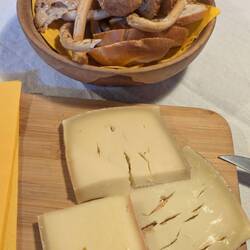 Erst mal eigenen Käse...
