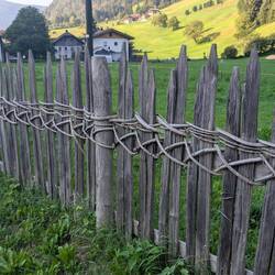 Ein kunstvoller Zaun.