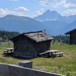 Die Dolomiten!!! Der Peitlerkofel begrüßt mich schon von Weitem.