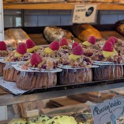 Erster Stopp: natürlich eine Bäckerei😅😋 hier in Grebbestad