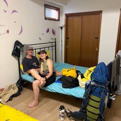 Ethan & Maylea im Airbnb