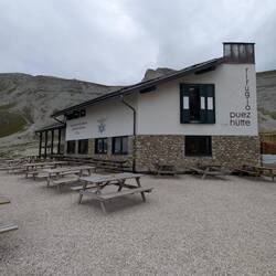 Die Puez-Hütte. Abends wird es auf den Hütten ruhiger.