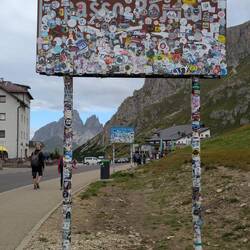 Am Pordoi-Pass angekommen bin ich zurück in der Zivilisation.