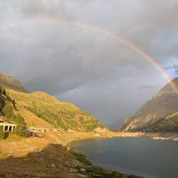 Wie jeden Abend regnet's auch heute wieder. Dafür gibt es aber auch einen Regenbogen zu bestaunen.