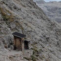 Alpin-WC an der Hütte.