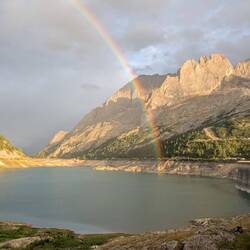 Der Goldtopf liegt im Fedaia-See!