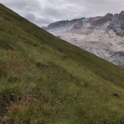 Ein Ausblick von der Marmolada bis zum Piz Boé.