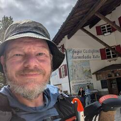 Heute komme ich früh am Rifugio Marmolada an.