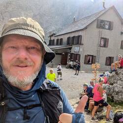 Nach 30 km und fast 10 Stunden komme ich endlich am Refugio Coldai an.