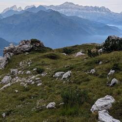 Unglaublich! Am Horizont ist der Piz Boé. Da bin ich VORGESTERN noch abgestiegen.