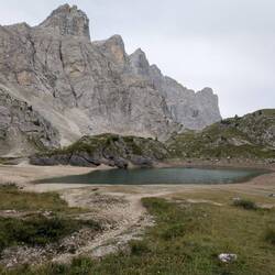 Der See vor der Civetta-Wand.