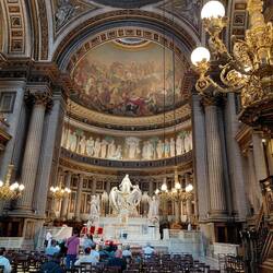 A spectacular altar and dome fresco