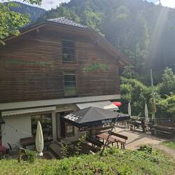 ...zum Weichtalhaus. Hier trennen sich unsere Wege wieder...