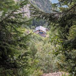 Das Rifugio 7° Alpini ist in Sichtweite.