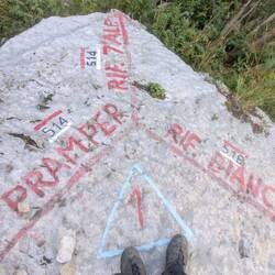 Hier entscheide ich mich für den Weg zum Rif. 7° Alpini über den Klettersteig. Viele biegen hier ab.