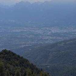Da hinten in der Schiara bin ich heute Morgen gestartet und über Belluno hier hoch gewandert.